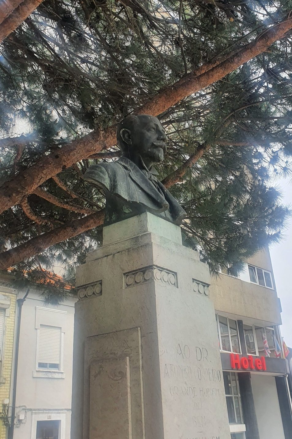 Afonso Cordeiro's bust, Matosinhos (by Antonio Santos) (4).jpg